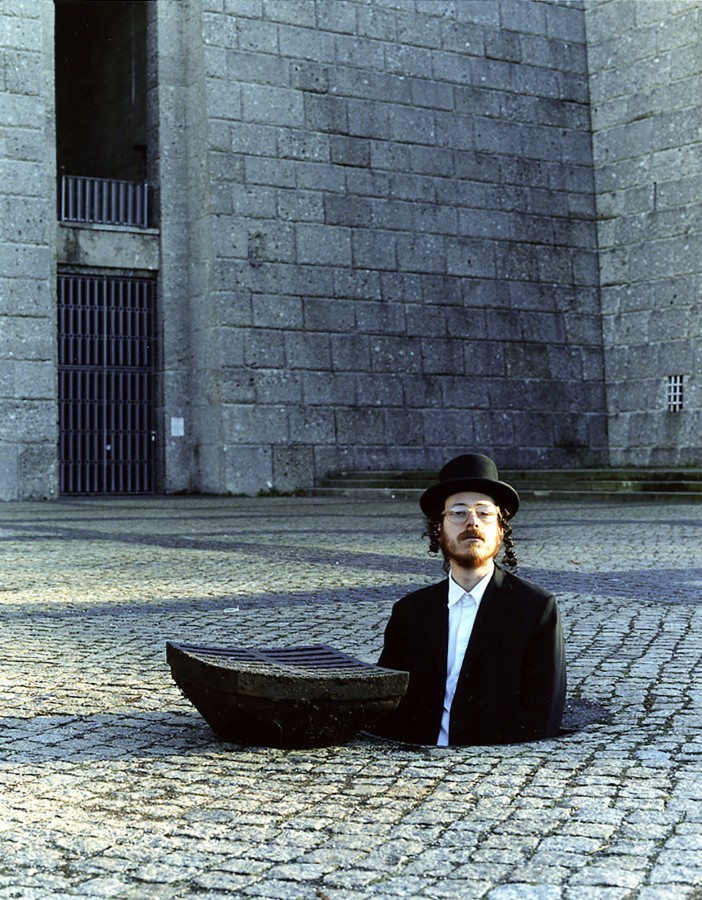 Manhole, Frank Leder